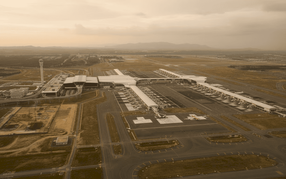 Khu vực đường băng và sân đỗ